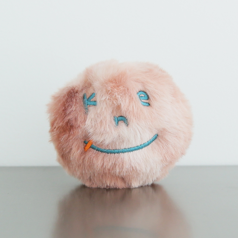 MAILIVIS's tweet photo. 【#山﨑賢人】
🌟ファンミーティンググッズ受注受付中🌟

昨年好評だった「KENTOS mascot key」が2026ver.になって新登場🫶🏻
今年も一つ一つ色味が違う、世界にひとつだけのマスコットキーとなっています！
昨年の「KENTOS mascot key」も再販売中ですので、ぜひあわせてチェックしてくださいね🍀

受付は7/20(月・祝)23:59まで📣
https://t.co/MTp2cMIuld

#kentoyamazaki
#KENTOYAMAZAKIFANMEETING2026