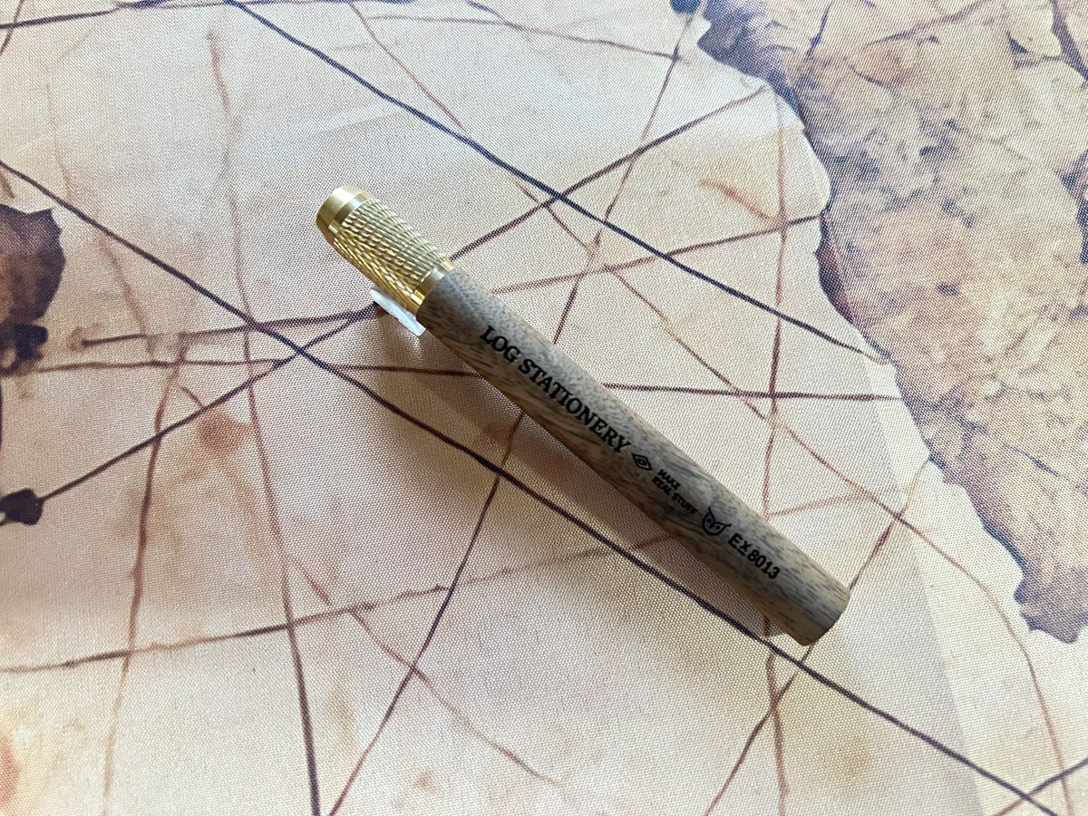 Penne191's tweet photo. 鉛筆好きな方へ
◆ペンシル エクステンダー
鉛筆ホルダー
金属部 : 真鍮
杢部 : ウォールナット
重量 : 約12g 鉛筆挿入時
長さ : 約107mm 鉛筆なし
最大軸幅 : 約12mm
3,300円
◆杢の温もりと安定した太さで気持ち良い書き心地を
◆別売の鉛筆2B 約90mm
6本入
店頭とBASEへ
https://t.co/W2b6wEXNcg https://t.co/fsKr4DW0UD