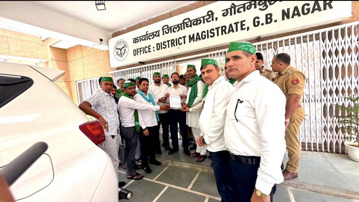 harsnagar's tweet photo. आज भारत अमेरिका की प्रस्तावित ट्रेड डील के विरोध में प्रधानमंत्री के नाम ज्ञापन ज़िलाधिकारी को सौंपा ट्रेड डील भारत के किसानों का डेथ वारंट किसी भी कीमत पर स्वीकार नहीं करेंगे इसे तत्काल वापस भारत सरकार https://t.co/moQysUURq6
