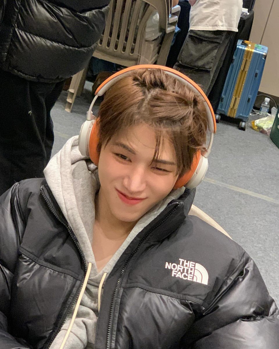 riwoomylove's tweet photo. 🎧🎶 https://t.co/slITkiOhFO
