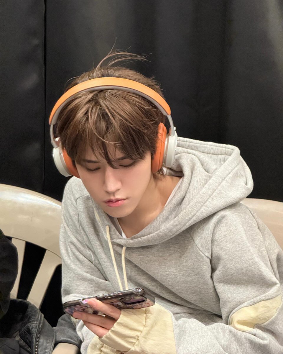 riwoomylove's tweet photo. 🎧🎶 https://t.co/slITkiOhFO