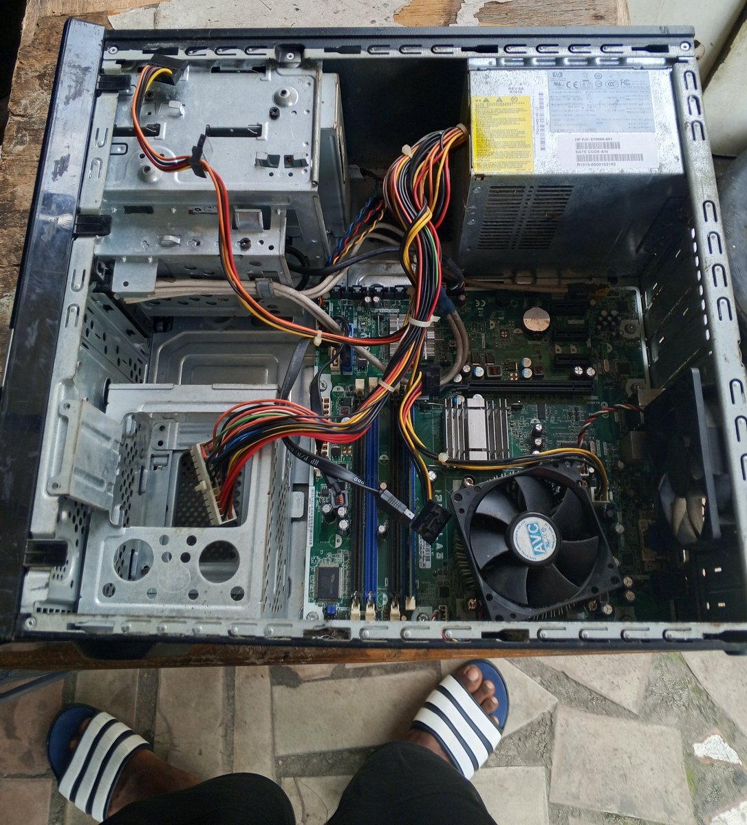 kenneth_akpo's tweet photo. Yesterday I studied the internal components of a desktop computer—from the PSU and motherboard to SATA ports, CPU power, RAM slots, and storage connections.
One thing I learned: SATA Data ≠ SATA Power
#Hardware #ComputerEngineering #PCRepair #Electronics #SoftwareEngineer https://t.co/JOfSol1aGW