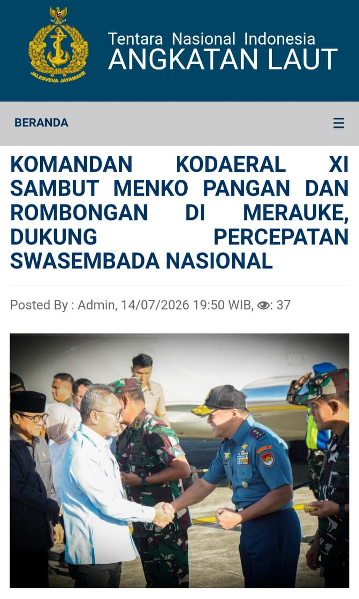 MarpunOmar's tweet photo. Di sela mencangkul dan mengangkut batu, Prajurit TNI menyelenggarakan kursus jahit agar warga perempuan desa punya pemasukan ekstra.
Hadir Bantu Membangun https://t.co/X69PIgbYHy