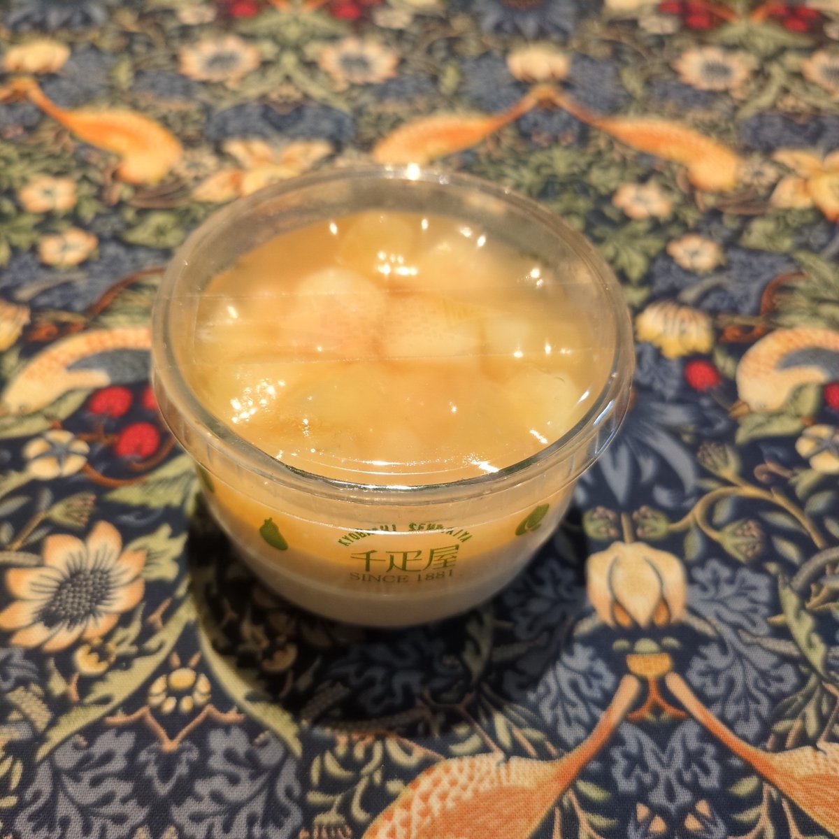 kaen_lin's tweet photo. すっかりうっかり太っちゃったので、
地道にダイエットを…毎日朝昼自炊弁当よ！…と思ったらお客様から千疋屋のお土産を頂く………食べる！おいちぃ😆🫶 https://t.co/rx1hXCM4Gs