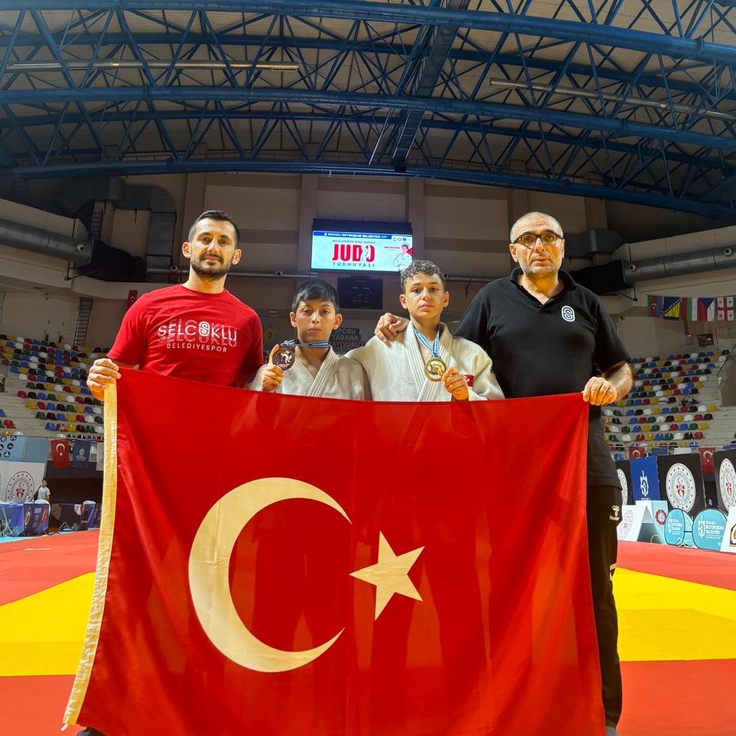 Selcuklubelspor's tweet photo. Tebrikler Ömer Furkan! 🇹🇷🥇
Tebrikler Muhammet! 🇹🇷🥉

13-14 Temmuz 2026 tarihlerinde Kocaeli’nde düzenlenen 2. Uluslararası Emre Yazgan Judo Turnuvasında milli sporcularımız önemli başarılara imza attı.

🥇 46 kg kategorisinde Ömer Furkan Yağcılar şampiyon olarak altın madalyanın sahibi oldu.

🥉 38 kg kategorisinde Muhammet Güler ise üçüncülük elde ederek bronz madalya kazandı.

Sporcularımızı ve antrenörlerimizi yürekten tebrik ediyor, başarılarının devamını diliyoruz.