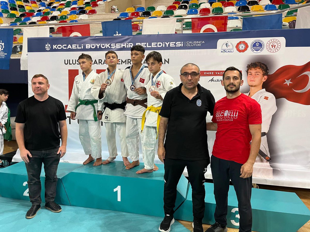 Selcuklubelspor's tweet photo. Tebrikler Ömer Furkan! 🇹🇷🥇
Tebrikler Muhammet! 🇹🇷🥉

13-14 Temmuz 2026 tarihlerinde Kocaeli’nde düzenlenen 2. Uluslararası Emre Yazgan Judo Turnuvasında milli sporcularımız önemli başarılara imza attı.

🥇 46 kg kategorisinde Ömer Furkan Yağcılar şampiyon olarak altın madalyanın sahibi oldu.

🥉 38 kg kategorisinde Muhammet Güler ise üçüncülük elde ederek bronz madalya kazandı.

Sporcularımızı ve antrenörlerimizi yürekten tebrik ediyor, başarılarının devamını diliyoruz.