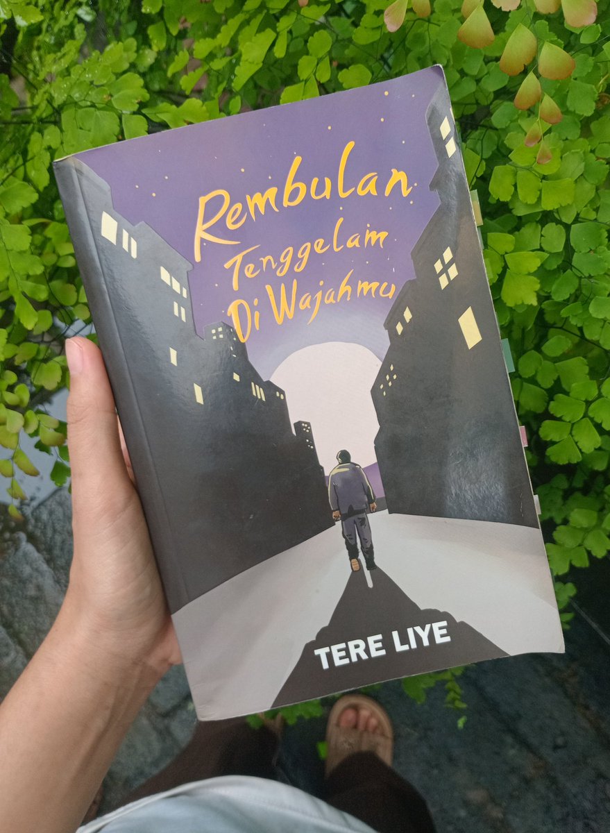 bikeury's tweet photo. Rembulan Tenggelam di Wajahmu
✏️ : Tere Liye
📜 : 436 halaman 
⭐️ : 1000/10 https://t.co/Juz1JBB3em