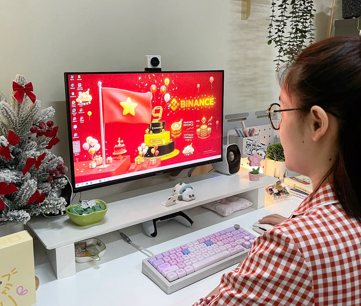 Linhnghichdooo's tweet photo. This photo is at my desk🇻🇳, where I started my crypto journey with Binance 3 years ago. To me, Binance is more than a trading app-it’s a reliable daily companion making global finance so much easier.
Happy 9th Anniversary, Binance! 🎉🙌 #BinanceTurns9  @BinanceAngels https://t.co/04KtPofGPK