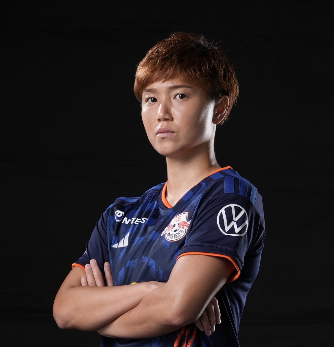 SoccerKingJP's tweet photo. ⚽️リリース🚗
大宮がフォルクスワーゲン ジャパンとモビリティパートナー契約を締結…左袖にロゴを掲出
https://t.co/AexAg8ldSq

🗣️編集部より
「ユニフォームおよびプレマッチウェアの左袖にフォルクスワーゲンブランドロゴが掲出されます」 https://t.co/b6HLRjqsPG