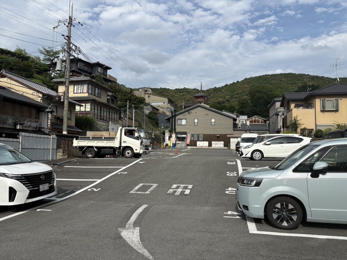 Renoparking's tweet photo. 祇園祭なのに、清水寺前の駐車場はガラガラです😂💦

京都市内中心部は大混雑ですが、リノパーキング清水寺前は今ならスムーズに駐車できます🚗✨

清水寺へお越しの際は、ぜひご利用ください🙇

📍Googleマップはこちら👇
https://t.co/Ef2c7E4I8R

#祇園祭 #清水寺 https://t.co/61ckyUAMMz