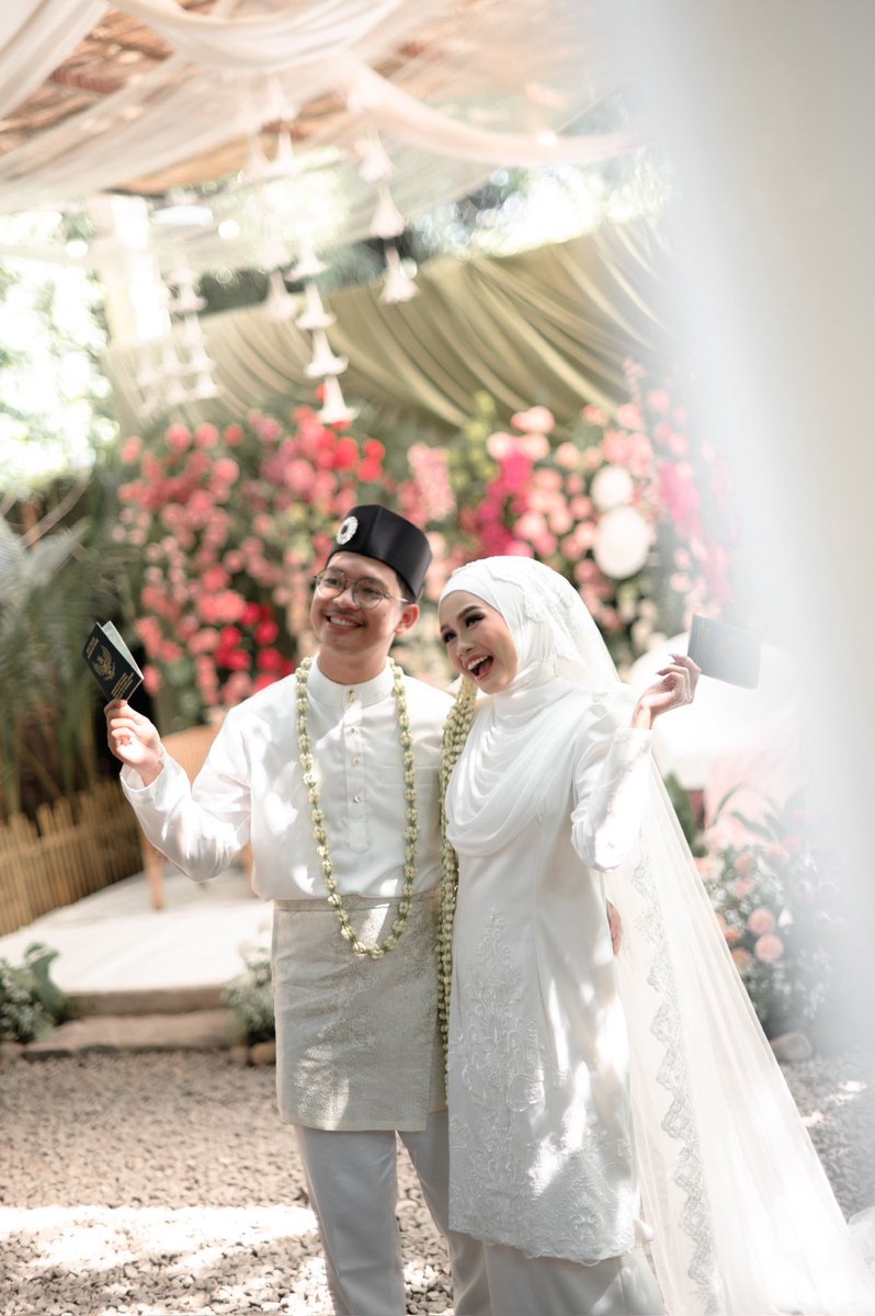 khanifirsyad's tweet photo. Kalian awal kenal pasangan dari mana?

Me: Dari kampus ke pelaminan 💍 https://t.co/vrlirgwMy1