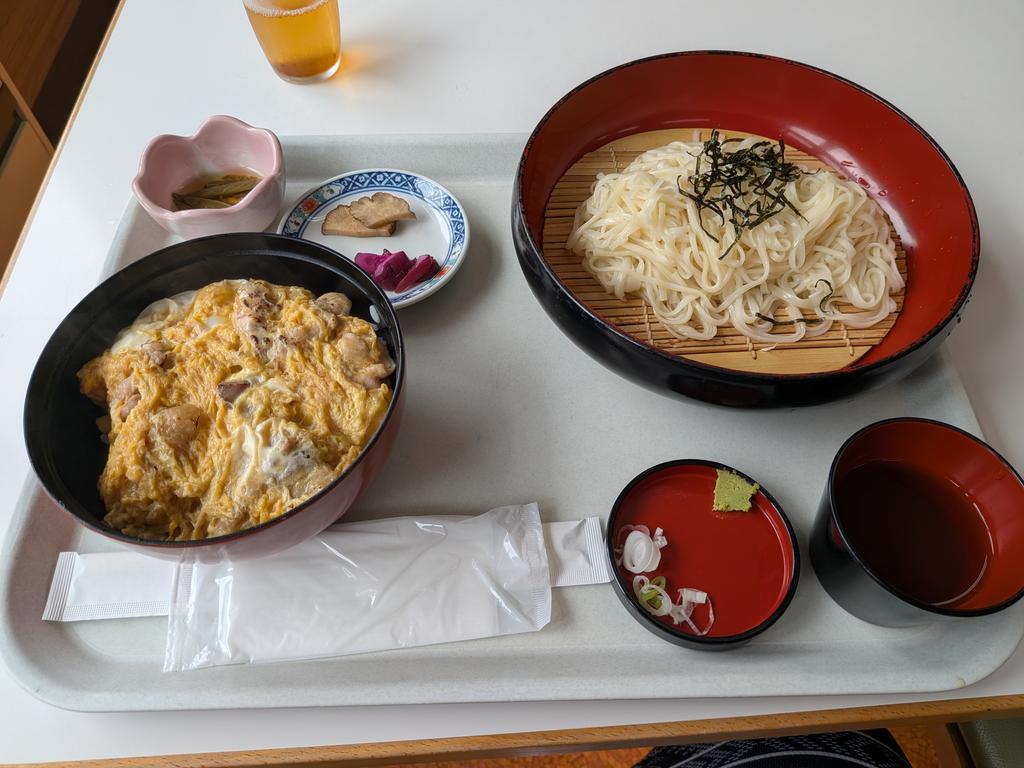 fuyushou's tweet photo. 玉川温泉良かった〜
日本一酸性強いとは聞いてたけど、やっぱ蔵王より強くて結構ヒリヒリしたな
その後は温泉の食堂で比内地鶏親子丼、稲庭うどん、いぶりがっこと秋田名物美味しかった
乳頭温泉行きたかったけど玉川温泉で疲れたで、田沢湖をじっくり見てきた、またリベンジやな！
#玉川温泉
#田沢湖 https://t.co/6eDshoOVSn