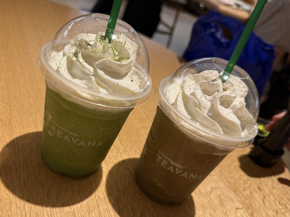 whale_o9's tweet photo. 数年ぶりにスタバ飲んだ気がする。
生クリームはどうするのが正解ですか。 https://t.co/znyKqnADG4