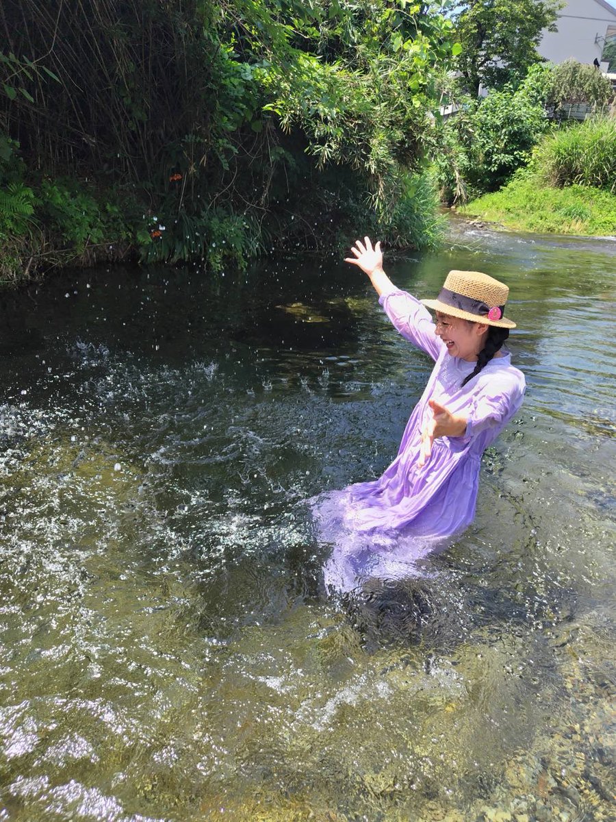 yukkiymusic's tweet photo. 高尾にある浅川で
ミュージックビデオ撮影してました

足を川に入れたらもう止まらない
浸かってバシャバシャしちゃいました
ワンピースビショビショですが
安心してください
着替え持ってきてます笑😆 https://t.co/6OLl2xySJG
