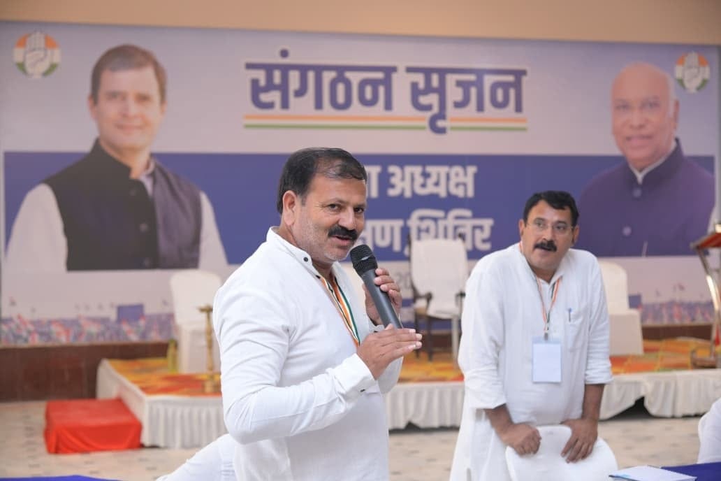 VijayGajeraO's tweet photo. EXCLUSIVE

1. After playing with the farmers of Punjab, Haryana, and UP, now the Congress and DS ecosystem is instigating Gujarat farmers.

How did they plan and start? Let’s unfold

13th Sep 2025, Rahul gave training to Congress leaders for two days https://t.co/Cq8bNzh89d