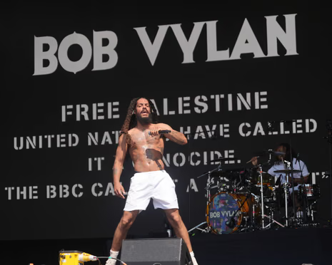 AsplinKevin's tweet photo. @DPJHodges How about standing on a stage, watched by hundreds of thousands, screened live by the national broadcaster across millions of homes.. leading chants for the death of Jews. How long in prison does that warrant Dan? https://t.co/2jFHeHQJFw