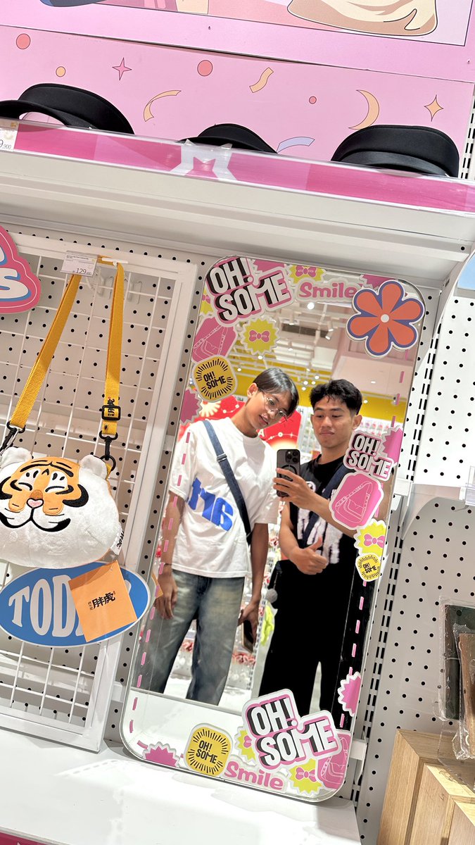 cangcyuters's tweet photo. w bestiee https://t.co/Jadm7kEz39