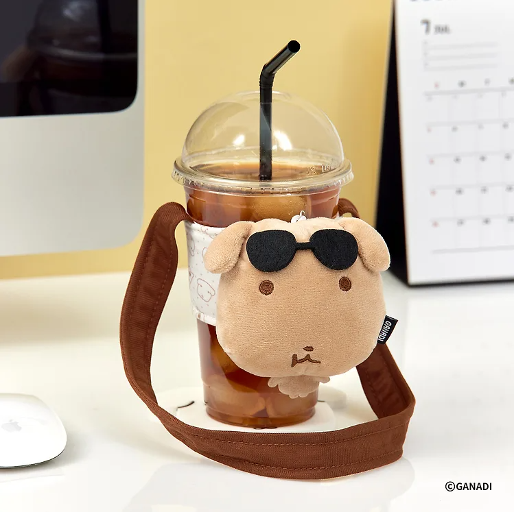 ximerce_kr's tweet photo. 🐶ガナディ新発売🐶
☀️日焼けガナディぬいぐるみホルダーキーリング☀️

💚サングラスをかけたタンニングガナディ！
💚かわいいガナディの中にカップホルダーのスリーブが隠れている！
💚ガナディホルダー💚でキーホルダーとカップスリーブとして多様に使用！

🎁XIMERCE公式ショップに新規登録すると「10%オフクーポン」プレゼント！🎁

XIMERCE公式ショップ
https://t.co/CFCohpVrVC
Qoo10ジャパン
https://t.co/JB8qNWxCwV

#ガナディ #ガナディ韓国 #ガナディグッズ #ガナディぬいぐるみ #GANADI
