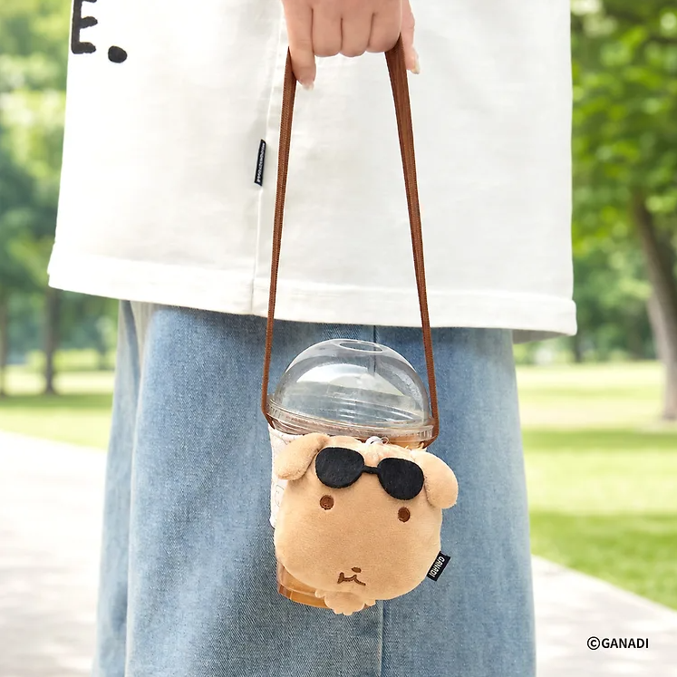 ximerce_kr's tweet photo. 🐶ガナディ新発売🐶
☀️日焼けガナディぬいぐるみホルダーキーリング☀️

💚サングラスをかけたタンニングガナディ！
💚かわいいガナディの中にカップホルダーのスリーブが隠れている！
💚ガナディホルダー💚でキーホルダーとカップスリーブとして多様に使用！

🎁XIMERCE公式ショップに新規登録すると「10%オフクーポン」プレゼント！🎁

XIMERCE公式ショップ
https://t.co/CFCohpVrVC
Qoo10ジャパン
https://t.co/JB8qNWxCwV

#ガナディ #ガナディ韓国 #ガナディグッズ #ガナディぬいぐるみ #GANADI