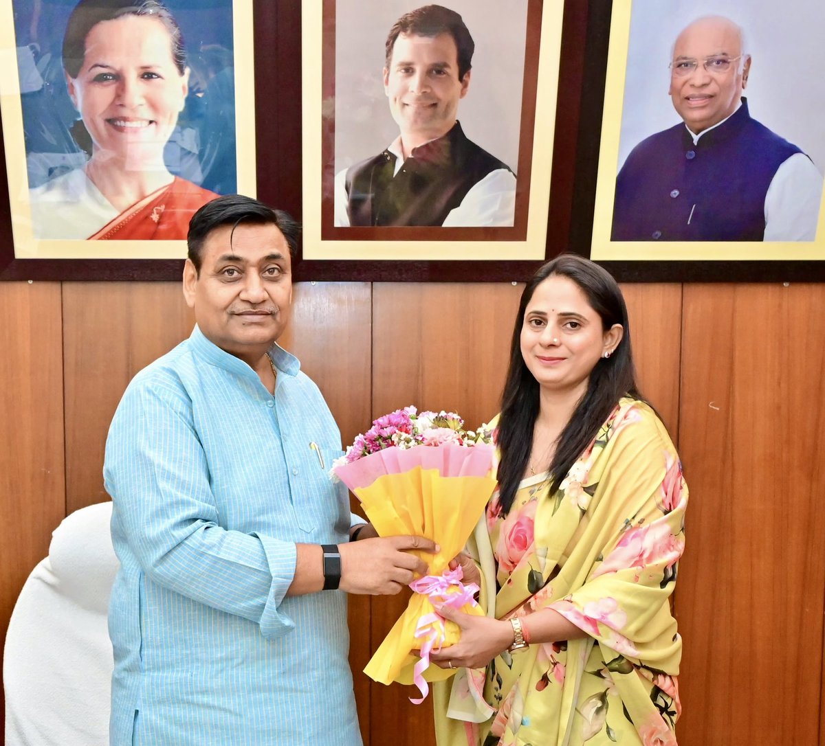 DimpleR26270438's tweet photo. राजस्थान प्रदेश कांग्रेस कमेटी के ऊर्जावान श्री गोविंद सिंह डोटासरा जी के 6 वर्ष के सफलतम कार्यकाल पूर्ण होने पर हार्दिक बधाई एवं शुभकामनाएं।
आपके कुशल नेतृत्व और मार्गदर्शन में कार्य करने का अवसर मिलना मेरे लिए गर्व की बात है।
Rajasthan PCC 
#govindsinghdotasra https://t.co/8BgR38n832