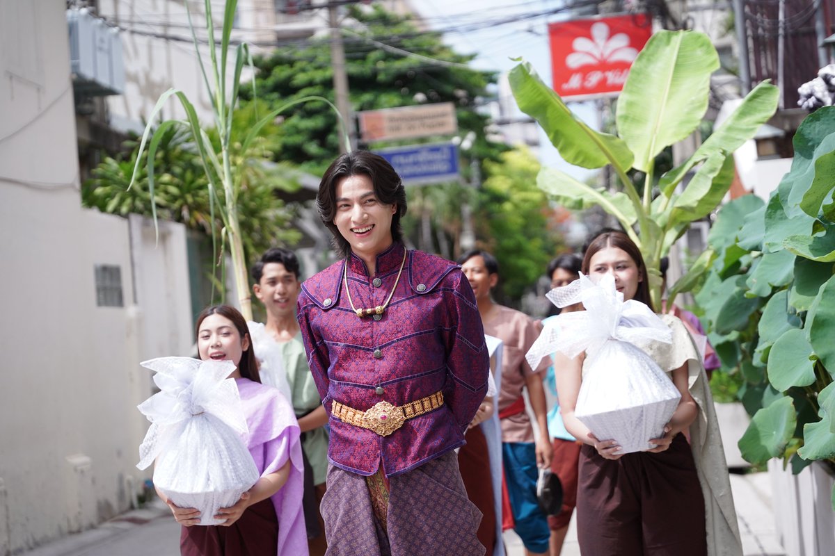Blackdragon_ent's tweet photo. วันนี้วันอัศจรรย์กับขบวนขันหมากแห่งปี 
ประชันขบวนขันหมากขุนแผน 'หมาก ปริญ' และ ขุนช้าง 'กลัฟ คณาวุฒิ' 
ชิงหัวใจ วันทอง คนใหม่ 'อิ้งค์ วรันธร' ร่วมด้วยเฟย ภัทร และปริมมี่ วิพาวีร์ 
ในงานแถลงข่าวเปิดตัวภาพยนตร์ไทยฟอร์มยักษ์ ‘อัศจรรย์วันทอง’ 
จากพิพิธภัณฑ์บ้านจิม ทอมป์สัน 

#อัศจรรย์วันทอง
#InTheNameOfLove 
#InkWaruntorn
#mark_prin
#GulfKanawut
#BlackDragonEntertainment