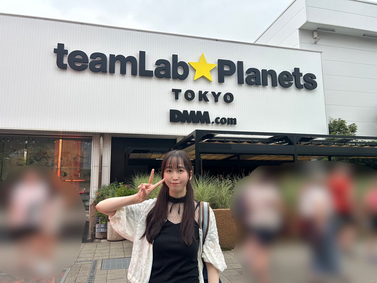usamiyuki_iris's tweet photo. 初めて〝teamLab Planets”に行ってきたんだぁ〜⭐️
地元のお友達と一緒に行ったんだけど、想像以上に幻想的な空間で感動🥹💕
写真じゃ伝えきれないくらい綺麗だった📸
#うさみの飼育員 #teamLabPlanets #チームラボ #豊洲 #映えスポット https://t.co/rTv4DRU49T