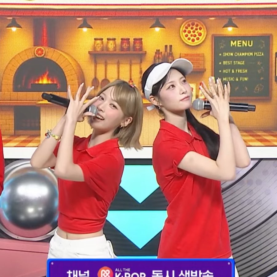 miiinamiiiito's tweet photo. 오늘 메리즈는 귀요미도미노알바생이네요^^* https://t.co/RdHXydQeeJ