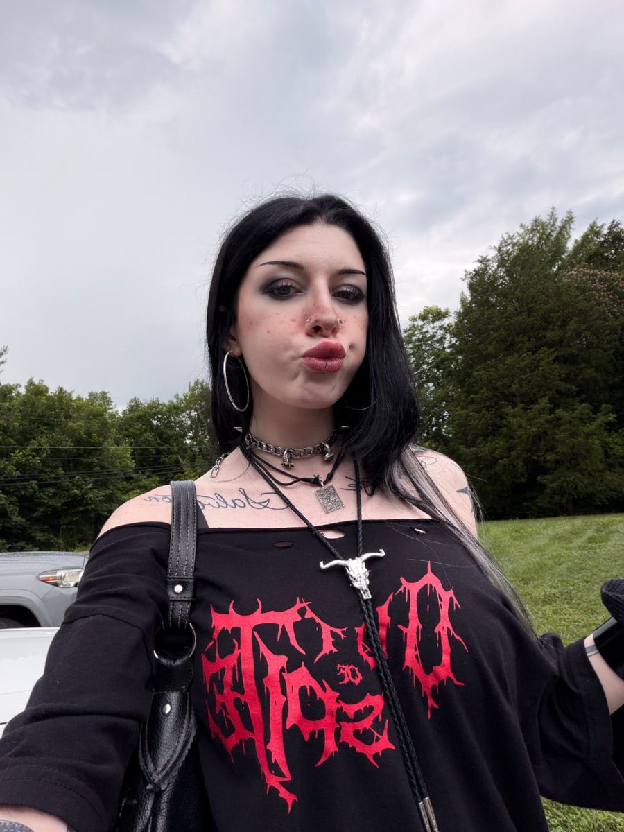 raygothss's tweet photo. and if we run out of topics to talk about we can always make out https://t.co/q5FYd0ZRbQ