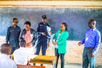 DamkRadiotv's tweet photo. Kuri uyu wa Gatatu, tariki ya 15 Nyakanga 2026, Kimwe n'ahandi hose mu gihugu, abanyeshuri basoza icyiciro rusange cy’amashuri yisumbuye (O’Level), abasoza icyiciro cya Kabiri cy’amashuri yisumbuye (A’Level) https://t.co/9XaDbrJ38D
