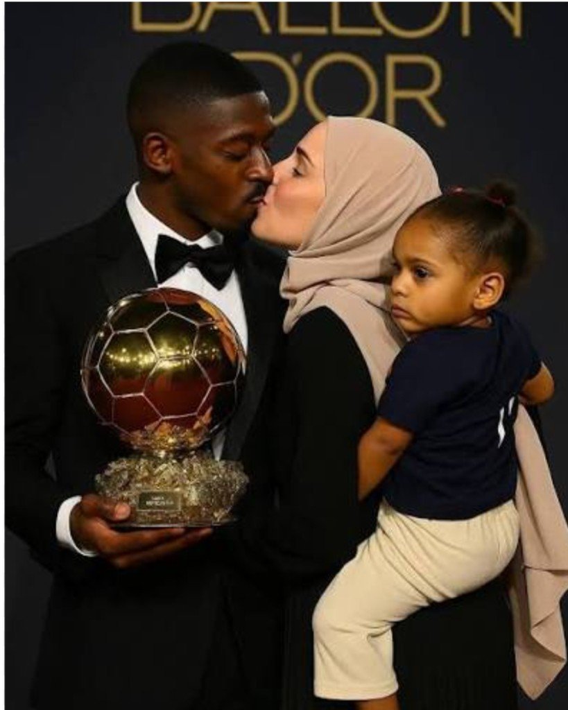 gauchecaca's tweet photo. Jetons un voile pudique sur la prestation d'Ousmane Dembélé face à l'Espagne.
🤣😂 https://t.co/p8kMVv6sBY
