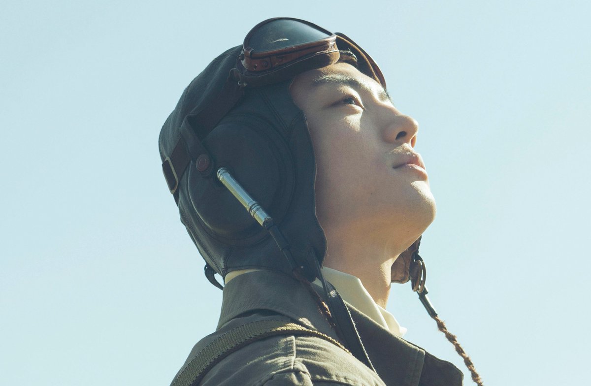 anohoshi_movie's tweet photo. ✑ 石丸 智志(#伊藤健太郎)
┈┈┈┈┈┈┈┈┈┈┈┈
どんな時でも明るく周囲を元気づける、
千代の想い人。
⠀
千代を誰よりも想い、
特攻隊として空に消えた石丸。
彼が最期に遺した言葉とは…。
⠀
『あの星が降る丘で、君とまた出会いたい。』
𝟖/𝟕(金)公開🌟
#映画あの花 から #映画あの星 へ https://t.co/yoT1ueqwZM