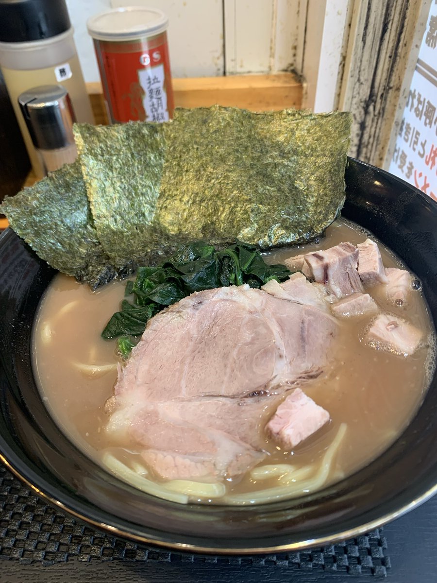 eichananan2020's tweet photo. 見田家さんで朝🍜😋
朝サービスのチャー丼が今日で終わるかも😭ということで🍜とチャー丼を頂きに伺いました☺️
🍜もチャー丼も美味しく頂きました😋
大将のお心遣いにも感謝です🥹

#見田家　#nerimamitaya #ラーメン　#練馬　#練馬ラーメン https://t.co/uxcKGIBlvE