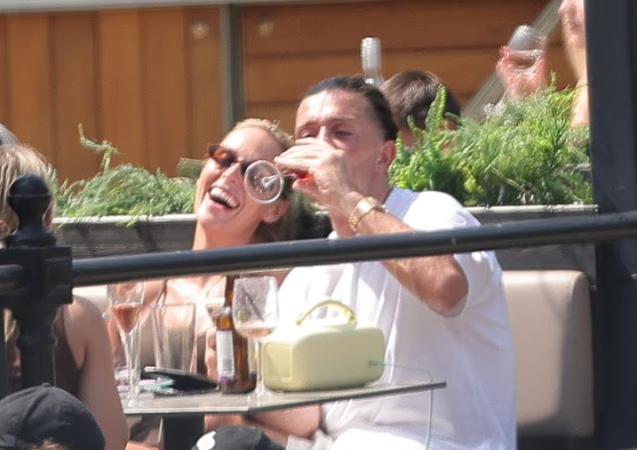 tito_tips's tweet photo. News update!!! Jack Grealish was spotted downing champagne with female friends in a sun-soaked Manchester beer garden#worldcup #euro #british #history #art #travelphotography #music #fashion #dubai #visitengland #s #explore #wales #english #londonlife #paris #like #manchester https://t.co/3ozluMJUfY