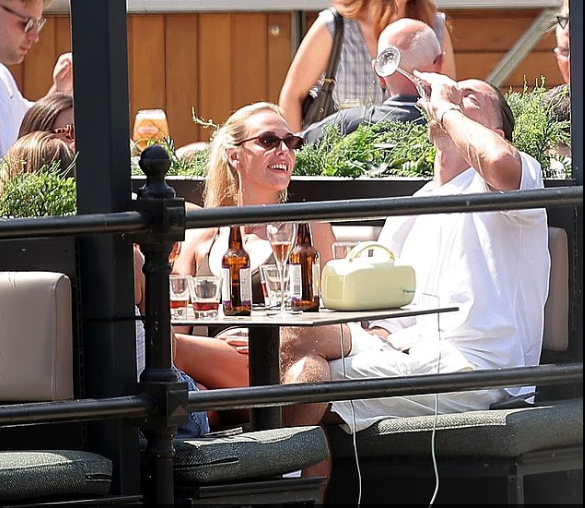 tito_tips's tweet photo. News update!!! Jack Grealish was spotted downing champagne with female friends in a sun-soaked Manchester beer garden#worldcup #euro #british #history #art #travelphotography #music #fashion #dubai #visitengland #s #explore #wales #english #londonlife #paris #like #manchester https://t.co/3ozluMJUfY