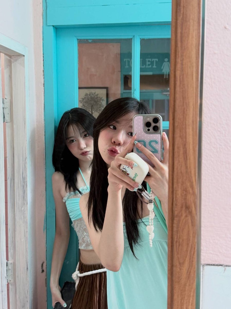 NallBNK48THFC's tweet photo. Fame 📸 [IG Post]

W/ #NallBNK48

🔗 https://t.co/b5s0J8Vbdf

#BNK48 
#Signallspace 🍀✨ https://t.co/NbiHR3IQd2