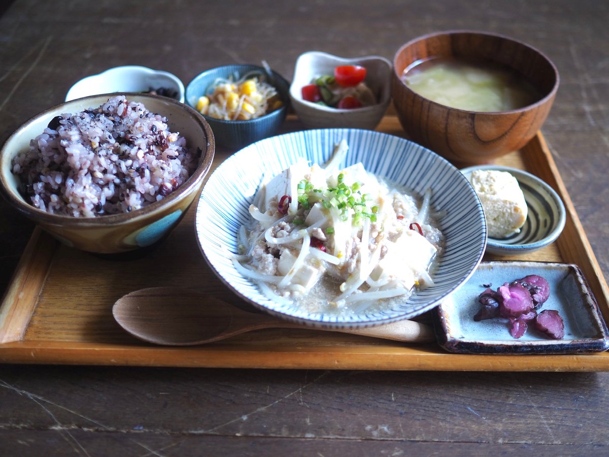 sippo_cafe's tweet photo. おはようございます！本日の日替わりメニューは『塩麻婆豆腐』『アジのカレーマリネ』です。お弁当は同じ2種類と『お子様弁当』『ひよこ豆とひき肉のカレー弁当』『アジフライタルタルソース弁当』をご用意しております。ご来店お待ちしております！#吉祥寺 #吉祥寺カフェ https://t.co/78YslRhVRR
