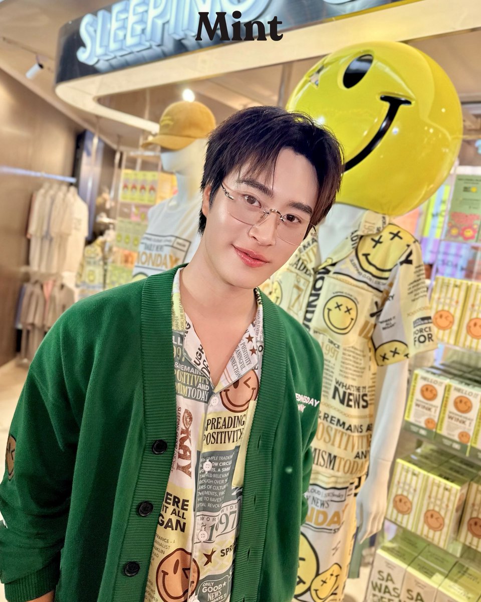 mintmag_th's tweet photo. หล่อออร่า! #MintReports สแนปความหล่อของหนุ่ม ‘เจมีไนน์’ ขณะที่มาร่วมงาน SLEEPING CLOUD “The New Era of Sleepwear” ภายใต้แนวคิด "Beyond Sleepwear. Into Sleep Care." พร้อมชวนเปิดประสบการณ์ไปกับ Smart Sleep Station ณ ลาน Atrium สยามเซ็นเตอร์ 💚

GEMINI AT SLEEPING CLOUD SIAM CENTER
#GeminixSleepingcloudSiamCenter
#Gemini_NT 
#SleepingcloudTH
#MintMagTH