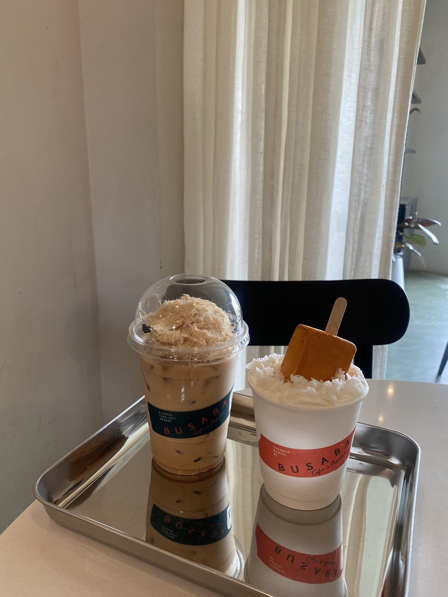 veryveryvv's tweet photo. Busaba Cafe &amp; Bake Lab — คาเฟ่ไวป์ดี วิวสวย มีไฮไลท์เป็นหน้าต่างกระจกบานใหญ่ มองออกไปเห็นวิวพระปรางค์ วัดราษฎร์บูรณะ 🧡 https://t.co/aq0YnntTeC