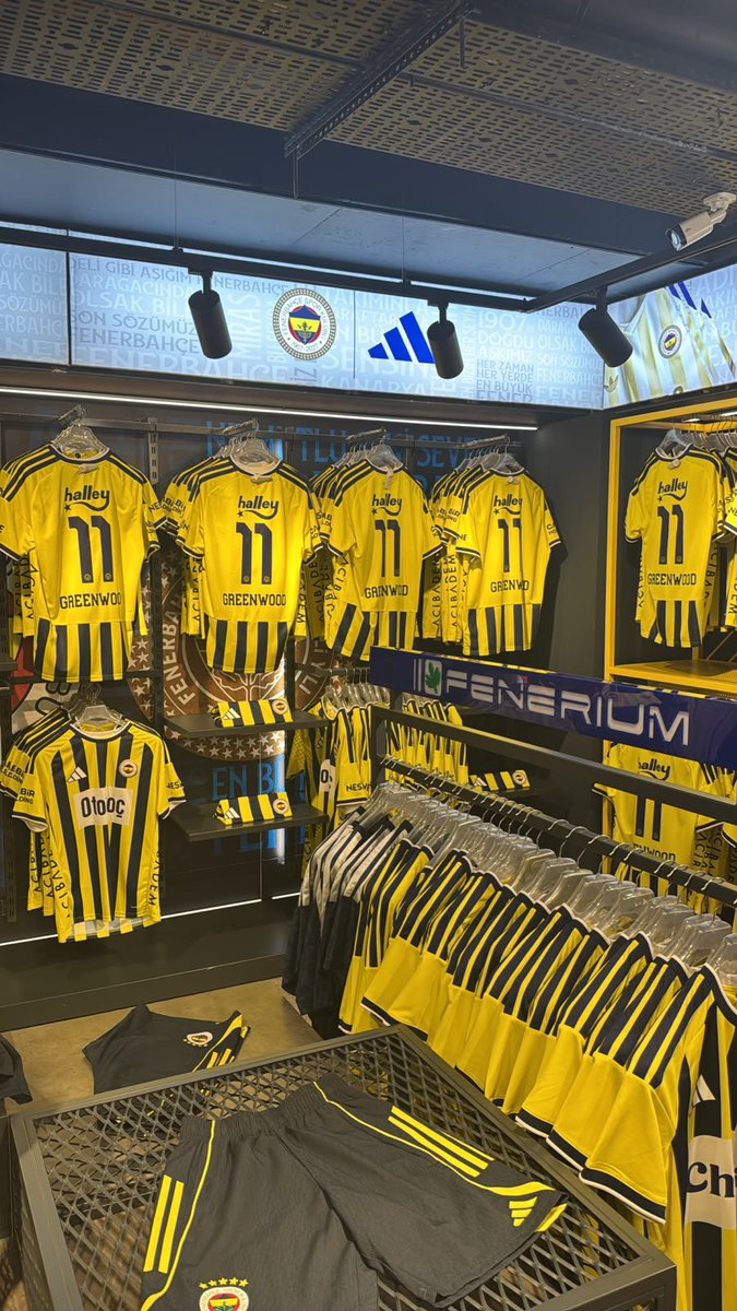Emrahipektmes's tweet photo. 🚨🚨Forma almayan Fenerbahçeliler bana bir daha transfer sormasın. 

Herkes bu formalara saldıracak. Yeni Greenwood’lar isteyen herkes formalara hücum etsin.

Cümle aleme Göster Gücünü @Fenerbahce @fenerium https://t.co/nBGDbTkCwH