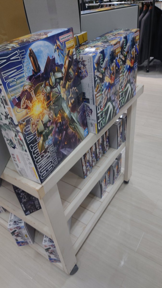h51291's tweet photo. 最近のイオンは目が離せません（笑）とりあえずMGフリーダム2.0とＨＧプロビデンス確保ー！ゼウスはあるからスルー、大満足
#ガンダム
#ガンプラ
#めいぷらチャンネル https://t.co/opM5i5Yuso
