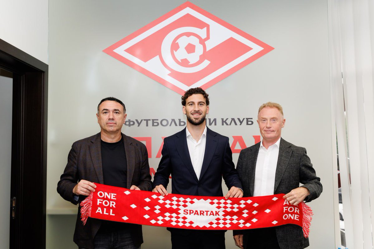t247net's tweet photo. OFFICIAL: FC Spartak Moscow have signed left-back Víctor Parada (24) from Deportivo Alavés for €5.00m on a contract until June 2030.
#SpartakMoscow #RPL #Transfers https://t.co/b8tZVcJjNE