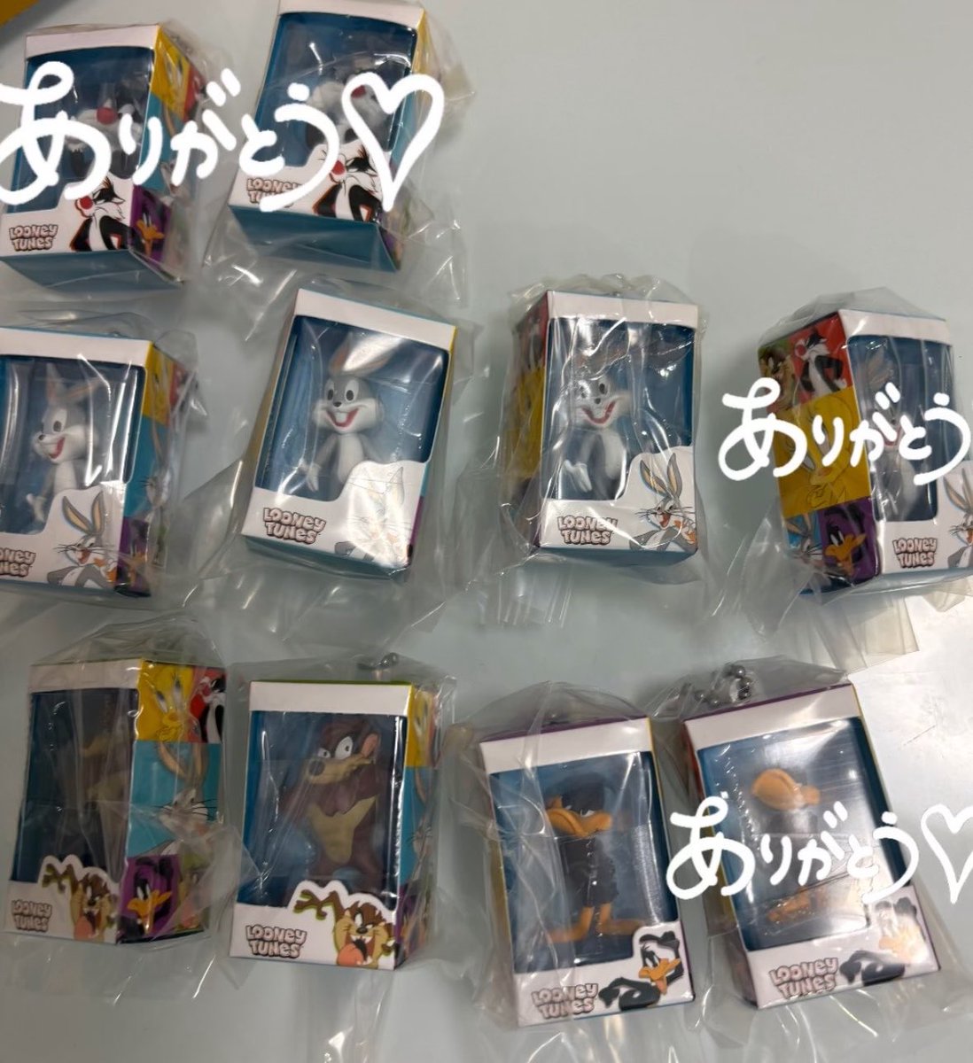 zn_ef12's tweet photo. 【交換】LOONEY TUNES ミニチュアパッケージチャーム  ルーニーテューンズ ガチャガチャ 交換

譲】バッグス・バニー、シルベスター、タズマニアン・デビル　フィー・ダック
(画像の通り)
求】トゥイーティー　♾️回収

都内手渡し優先/郵送相談
まとめて取引優先です。

お気軽にお声掛けください🙇🏻‍♀️ https://t.co/7IClhbTBzN
