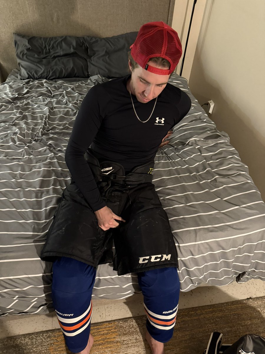 Jake_Steele96's tweet photo. Need someone between my legs! https://t.co/zuQnY1wzm1