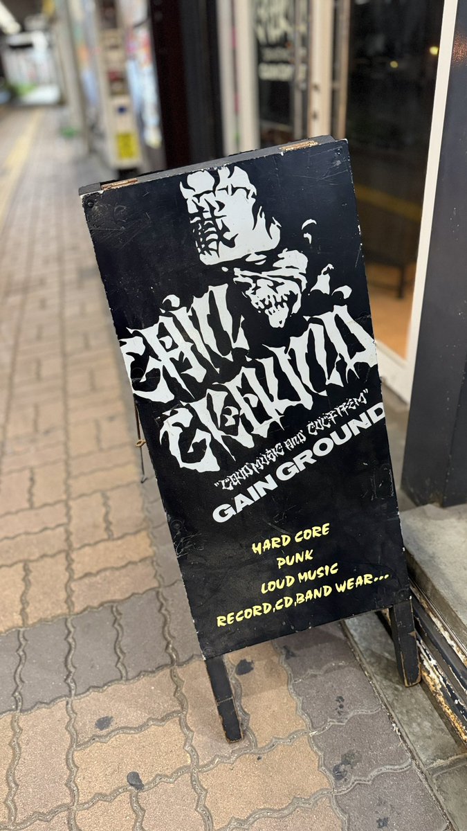AKIHIRONAMBA's tweet photo. 明日は久々ロッツでLIVE🔥

今回GIG POSTERを手掛けてくれたのは地元新潟のPUNKショップ"GAIN GROUND"のタチバナ君😊
新潟カマスぜ！！

#ハイスタ https://t.co/hBRaG06hMj