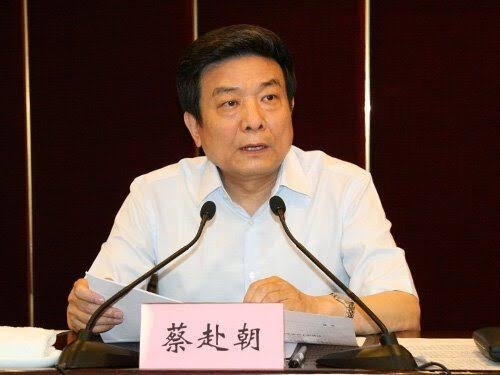 shaoxianduipai's tweet photo. 退休10年的原中宣部副部长蔡赴朝被查！分析下他的履历，51年出生的红二代，北京西城的育英学校毕业的，长期在北京宣传系统任职，2003年“非典”期间作为发言人大放异彩！11年进中宣系统，当过广电总局局长，多部京圈儿的作品的编剧……不用说，跟六爷脱不了干系，真是赶尽杀绝啊！另外，儿子娶了李思思… https://t.co/1L2cJiSS1J