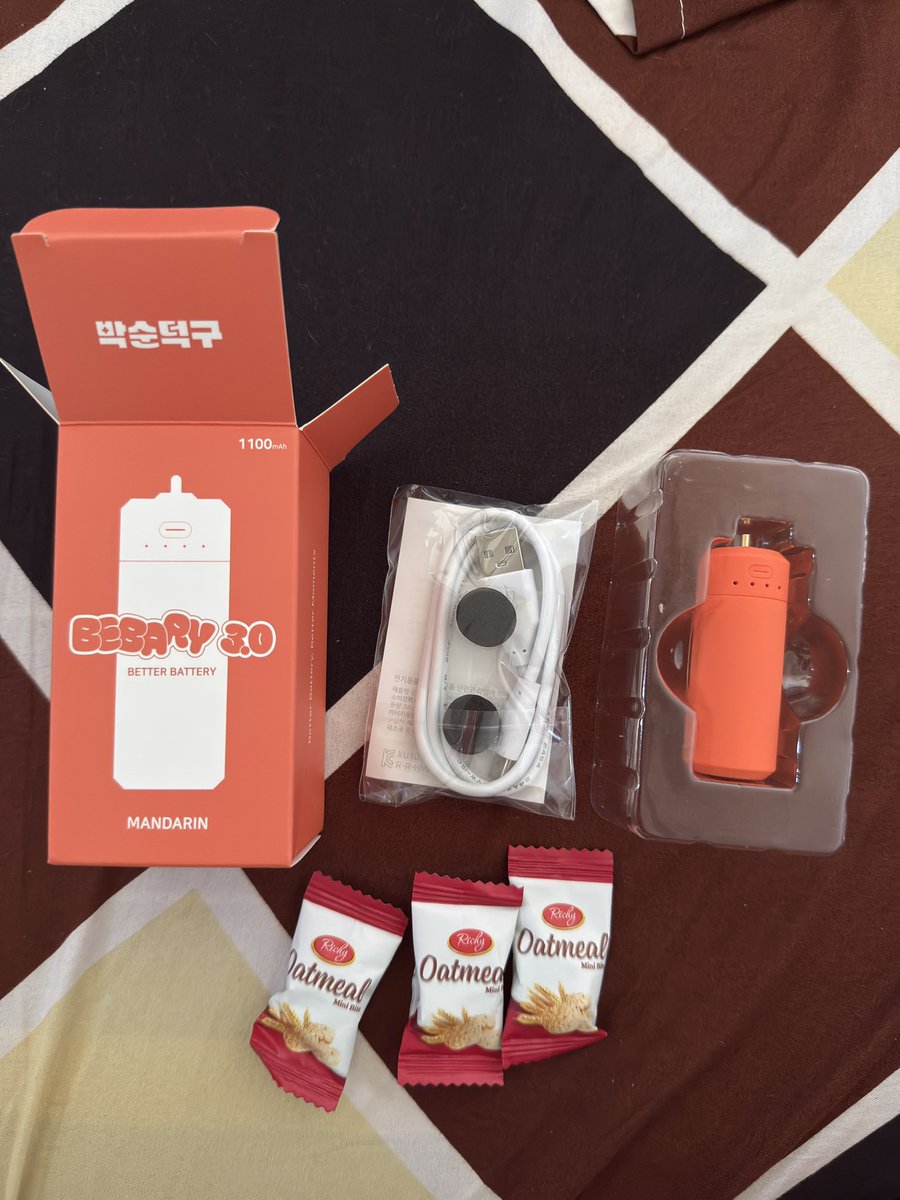 bhxsh_'s tweet photo. Impulsive decision ang pagbili nito pero I know magagamit ko sa mga con at fanmeets na pupuntahan ko. Super thank you @LLShoppe for the fast response, and shipping of this battery. Bumulaga yung freebies hehe. #LLSFeedback https://t.co/xMstMPK3y7