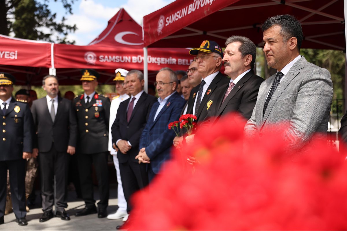halitdoganbsk's tweet photo. #15Temmuz Demokrasi ve Milli Birlik Günü programlarları kapsamında Şehitliklerimizi ziyaret ettik. Aziz şehitlerimizin bizlere emaneti kıymetli aileleri ile bir araya geldik.🇹🇷

Aziz şehitlerimizi rahmetle, kahraman gazilerimizi minnet ve şükranla anıyorum. https://t.co/k7H4Dwc29w