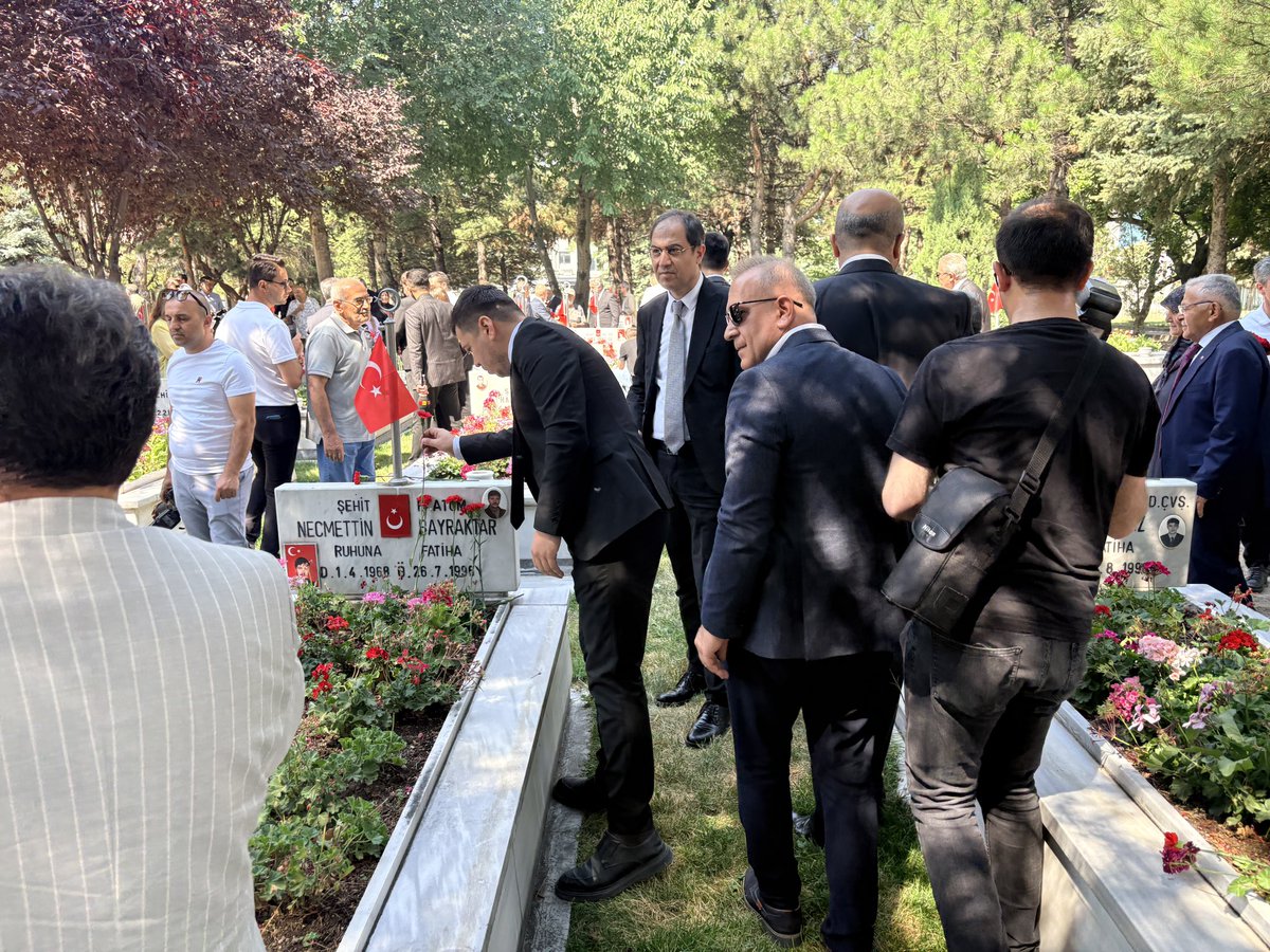 M_Dalkilic's tweet photo. 15 Temmuz Demokrasi ve Millî Birlik Günü münasebetiyle Kayseri Valiliğimiz tarafından Kartal Şehitliği’nde düzenlenen Şehitleri Anma Programına katılım sağladık.

Aziz şehitlerimizi rahmet, minnet ve dualarla yâd ediyor; vatanımızın birliği ve milletimizin istikbali uğruna canlarını feda eden tüm kahramanlarımızı saygıyla anıyoruz. @KayseriGemDer