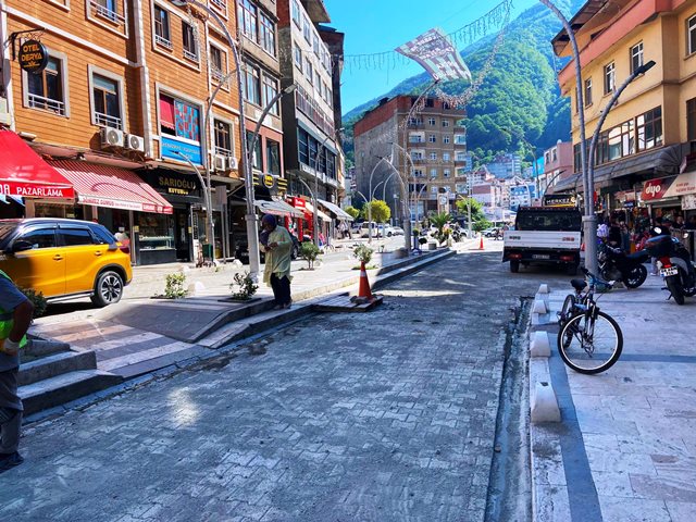 batasertborcka's tweet photo. https://t.co/EuqciLvLGH
Borçka Belediye Başkanı Ercan Orhan, ilçedeki “Altyapı ve Üstyapı Çalışmalarımız” hızla devam ettiğini söyledi. https://t.co/Ir6RZKXJS2