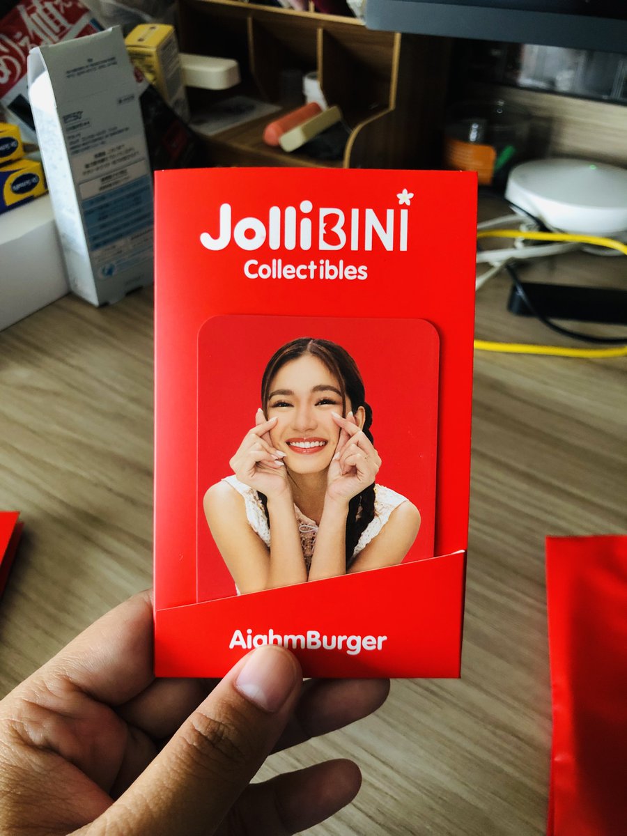 itsdanigurl13's tweet photo. This is the first time I pulled Gwen, my bias, but of course, since I'm an Aiah magnet, I also got her. 😅

GWENAIAH 🧡🩵

JOLLIBINI BRINGS CHARM
#CharmedByJolliBINI 
#JolliBINI https://t.co/QW59IejpNC